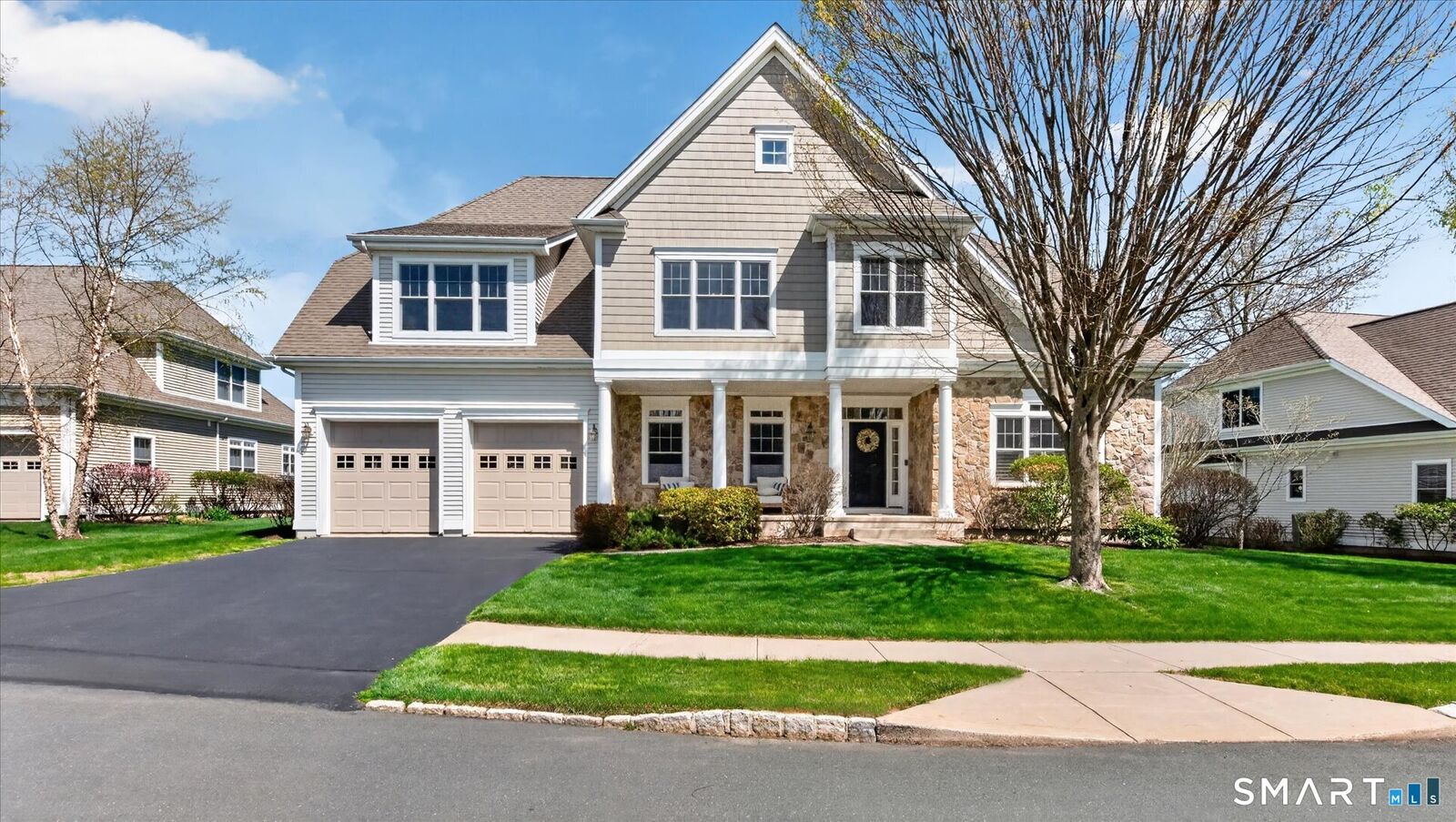 Property Photo: 4 Spy Glass Circle 4 CT 06002