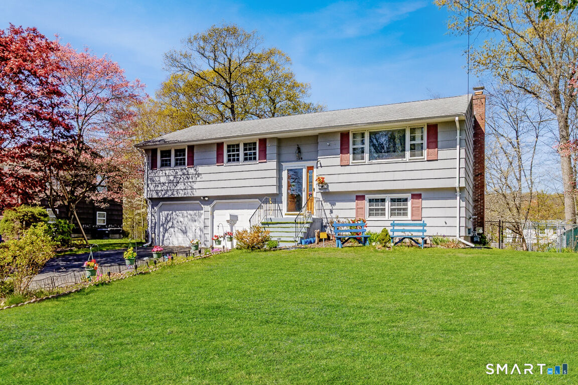 Property Photo:  128 Jeffrey Lane  CT 06111 