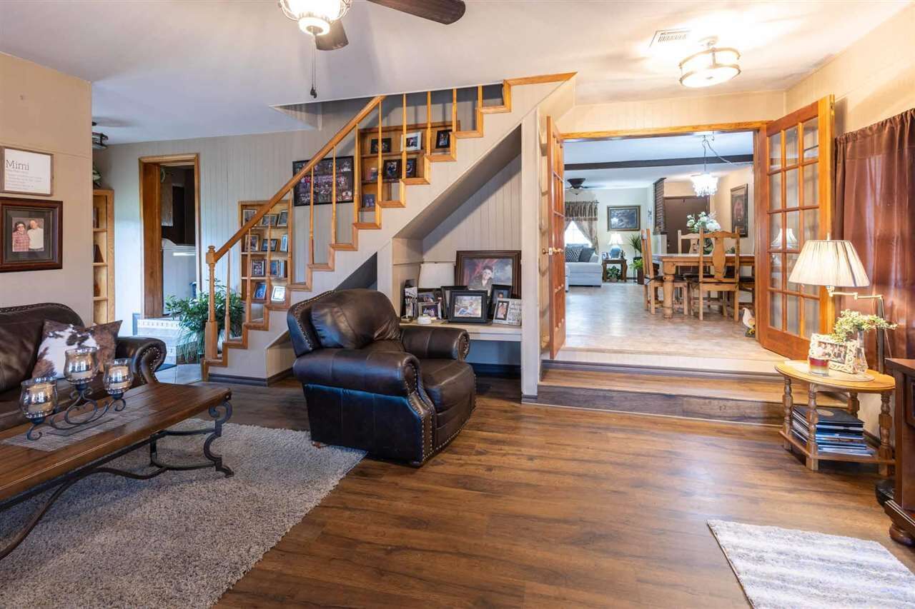 Property Photo:  307 3rd Street  OK 73061 