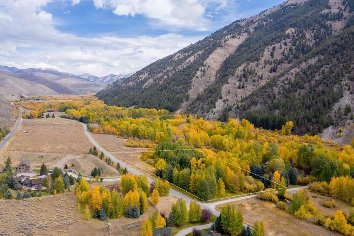 Property Photo:  202 Meadowbrook Rd  ID 83333 