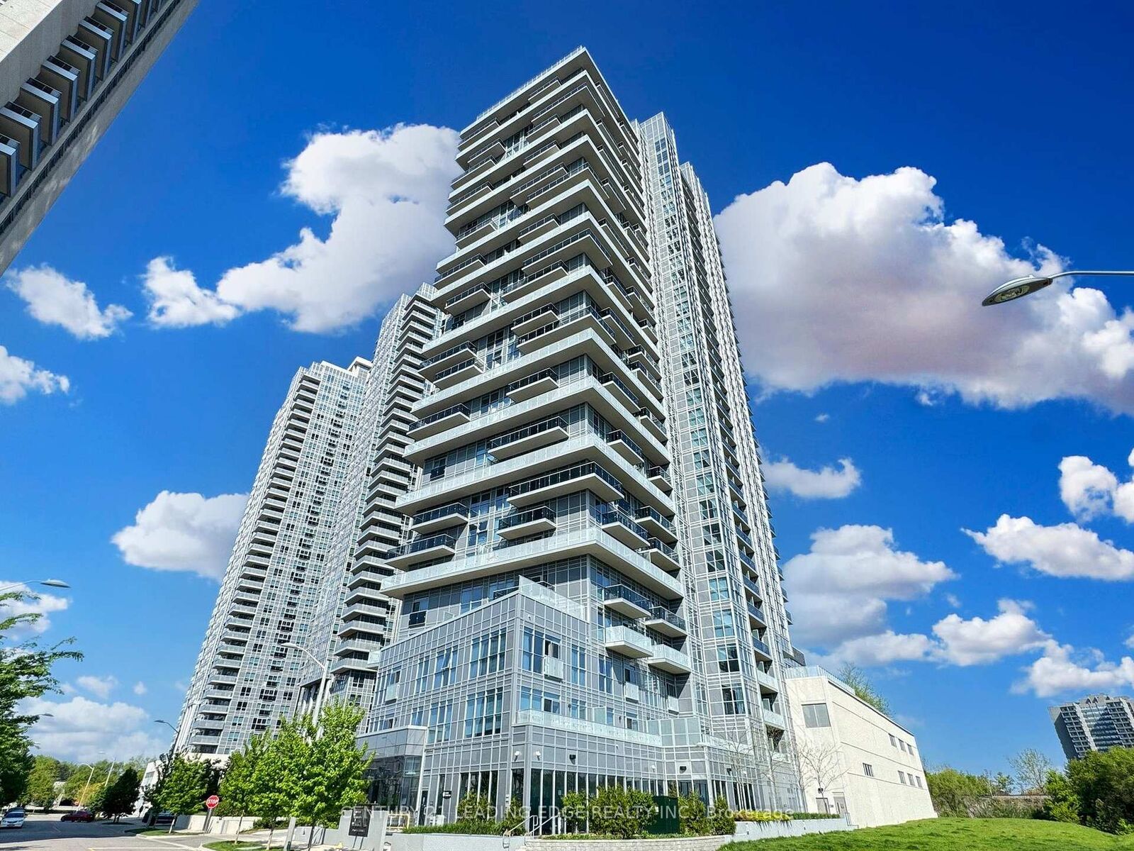 Property Photo: 225 Village Green Square 604 ON M1S 0N4