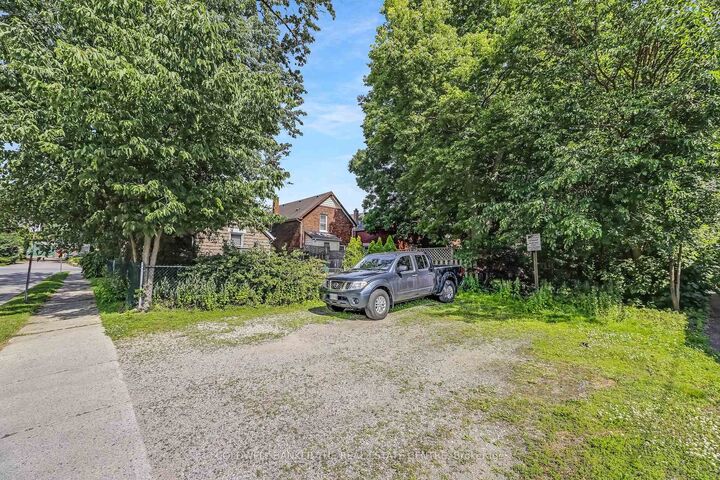 Property Photo: 281 Egerton Street ON N5Z 2H1