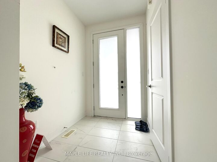 Property Photo: 124 Hilts Drive ON L4S 0J2
