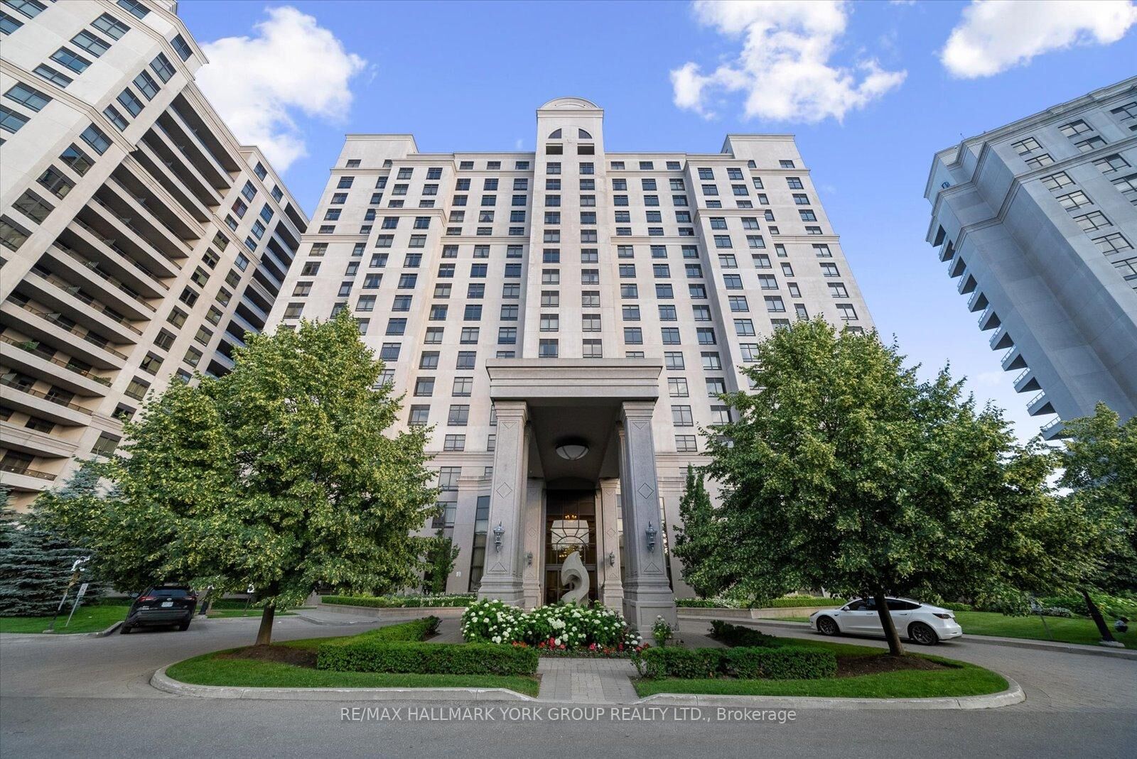 Property Photo: 9245 Jane Street 1601 ON L6A 0J9