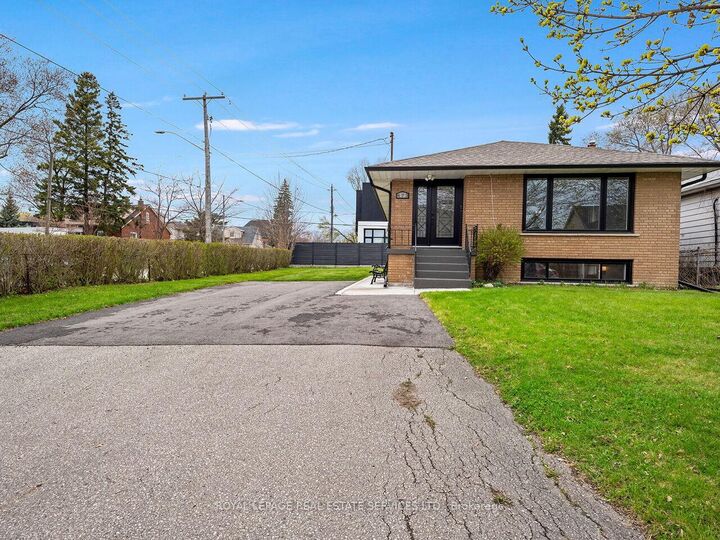 Property Photo: 873 Sixth Street ON L5E 1N5