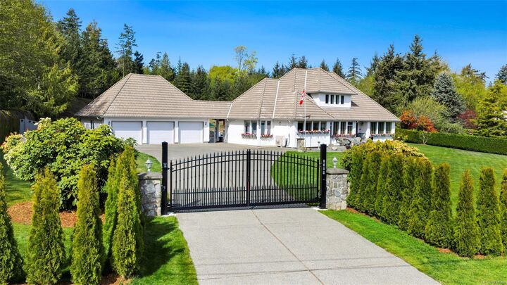 Property Photo: 2304 Boulding Rd BC V8H 1B6
