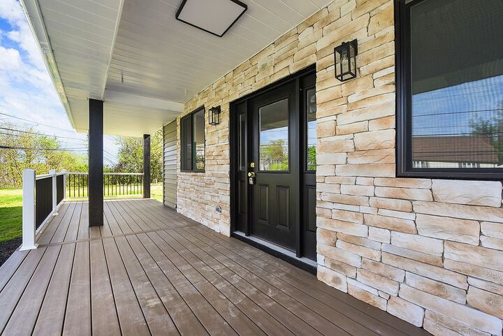 Property Photo:  1076 Chapel Rd  PA 15061 