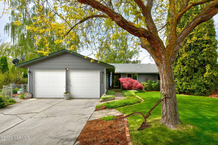 Property Photo:  1404 S 49th Pl  WA 98908 