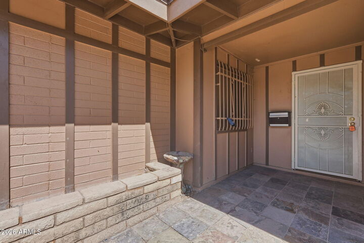 Property Photo: 224 E La Jolla Drive AZ 85282