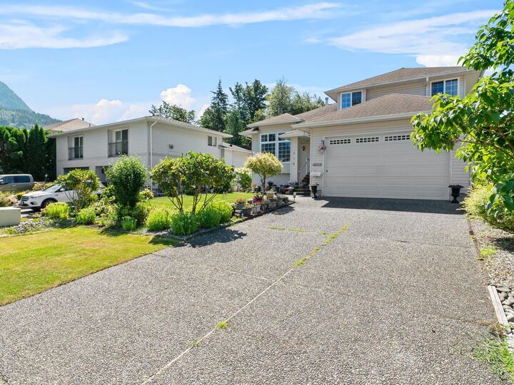 Property Photo: 336 Chestnut Avenue BC V0M 1K0