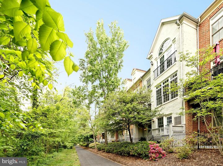 Property Photo:  28 Alexander Street  VA 22314 