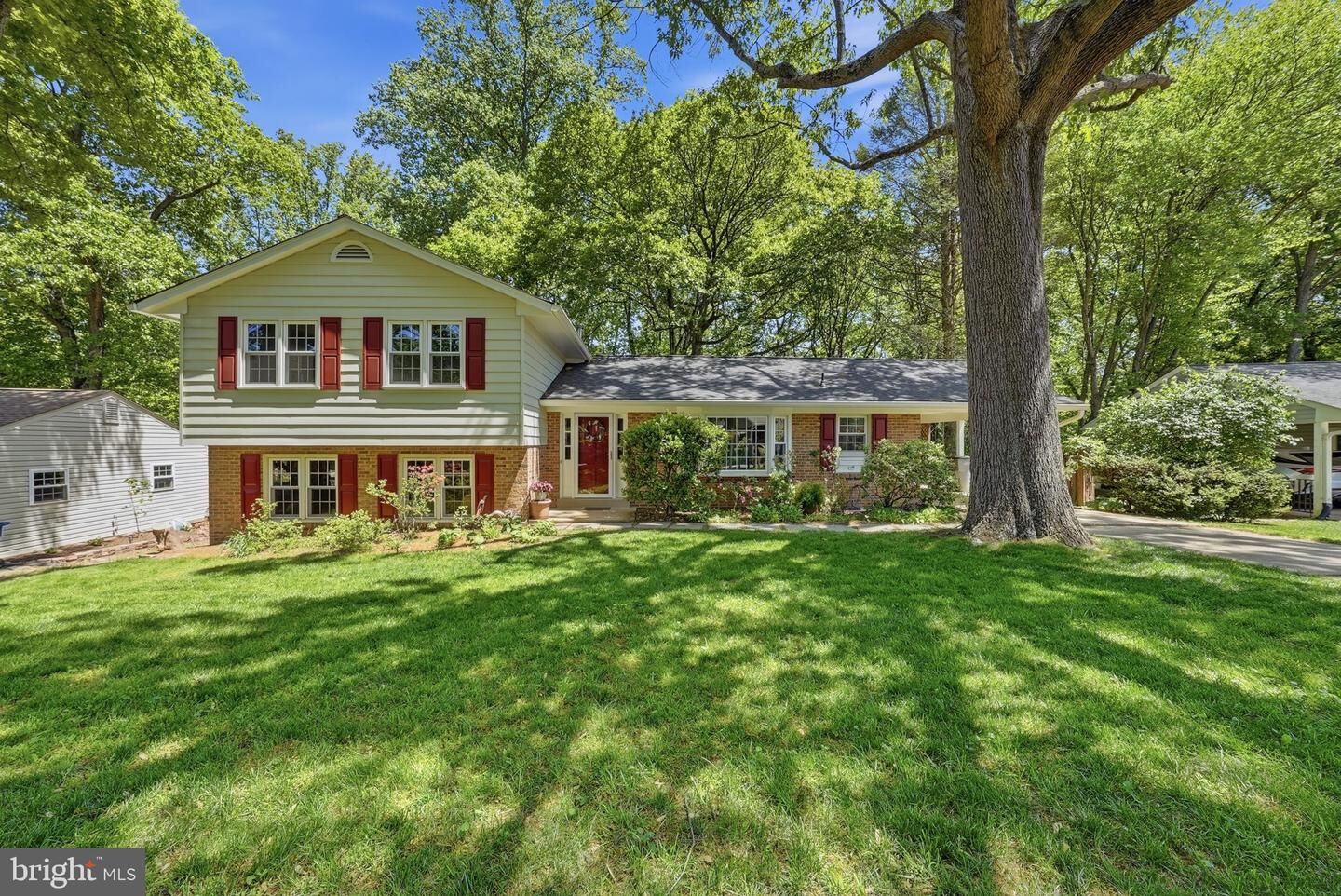 Property Photo:  2327 Riviera Drive  VA 22181 