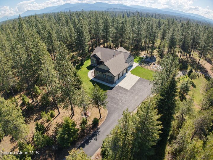 Property Photo:  21642 N Massif Rd  ID 83858 