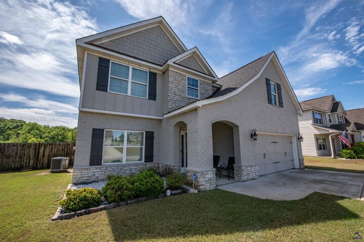 Property Photo:  125 Amberley Ct  GA 31047 