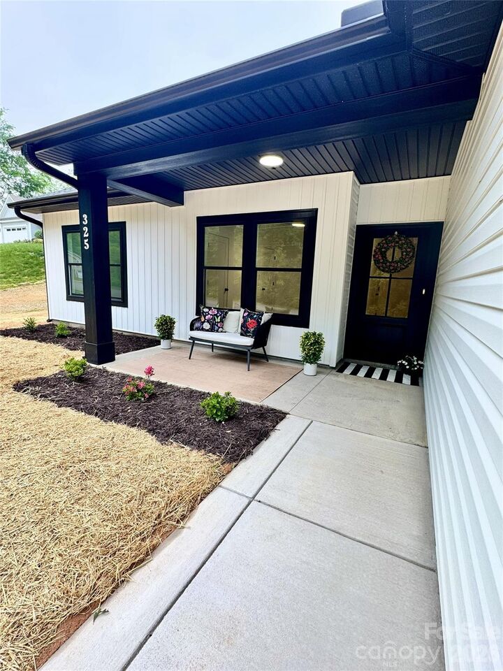 Property Photo:  325 N Chapel Street  NC 28088 