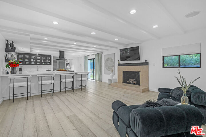 Property Photo:  2121 El Roble Ln  CA 90210 