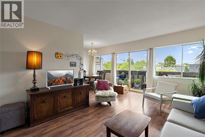 Property Photo:  964 Heywood Avenue 324  BC V8V 2Y5 