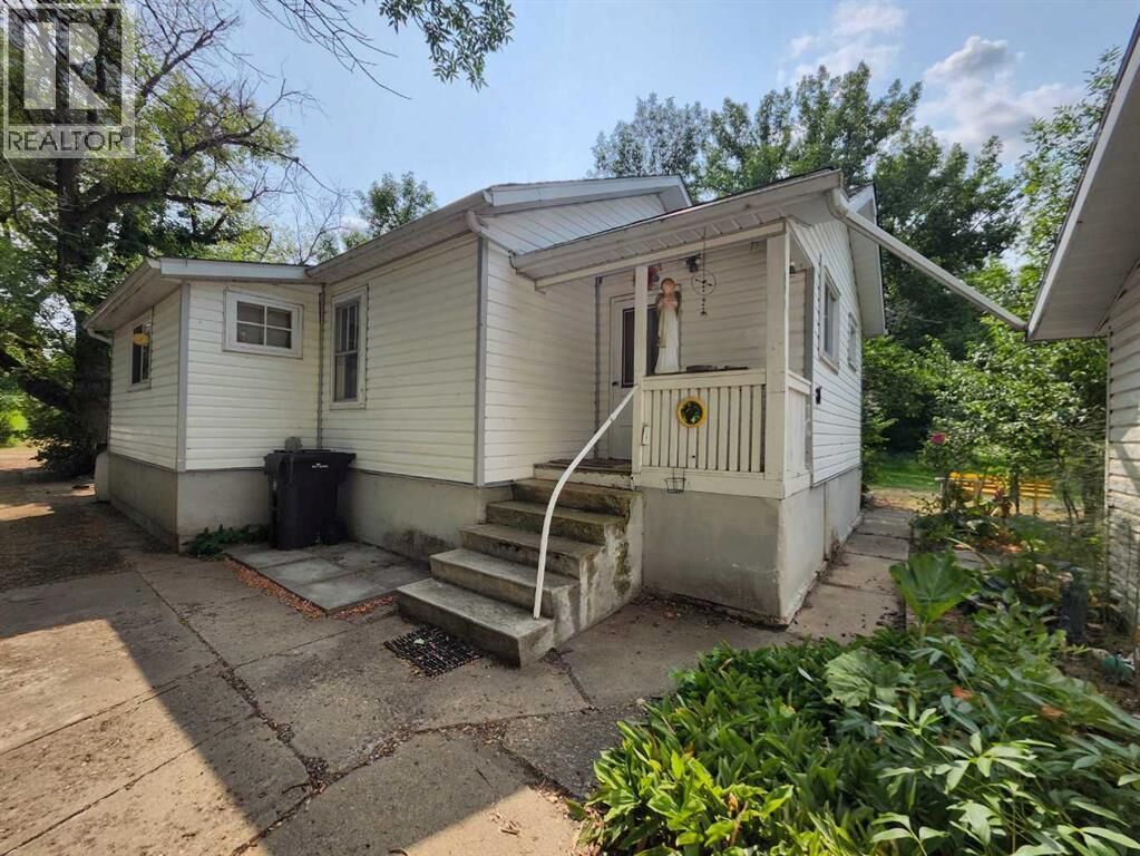 Property Photo: 227 6 Street AB T0J 1B0