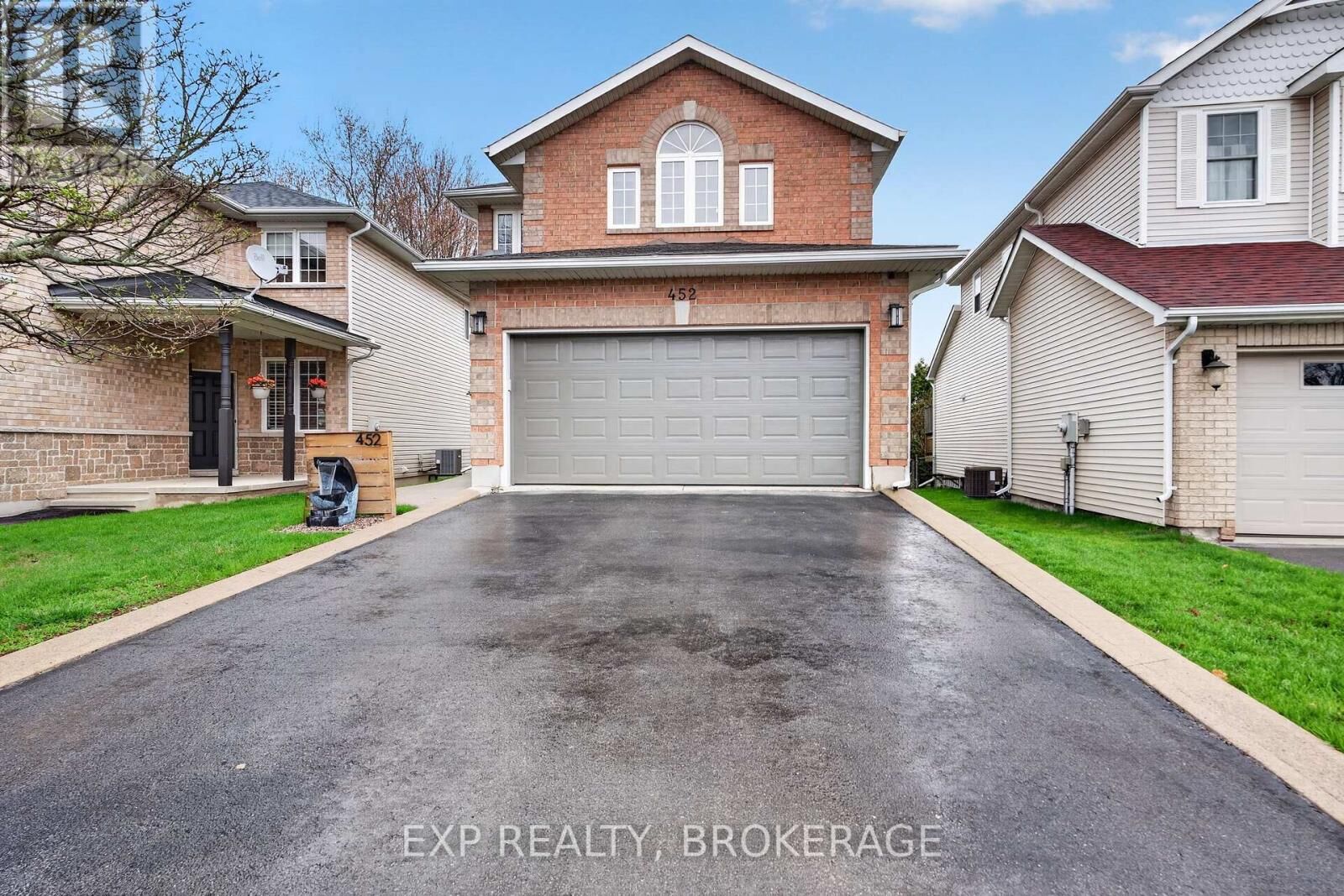 Property Photo: 452 Conservatory Drive ON K7M 9C8