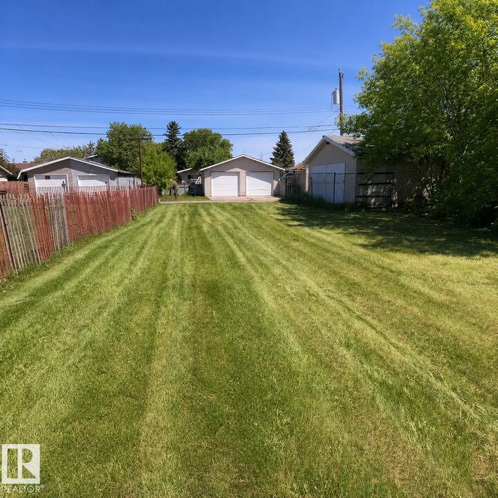 Property Photo:  10531 152 Street NW  AB T5P 1Y7 
