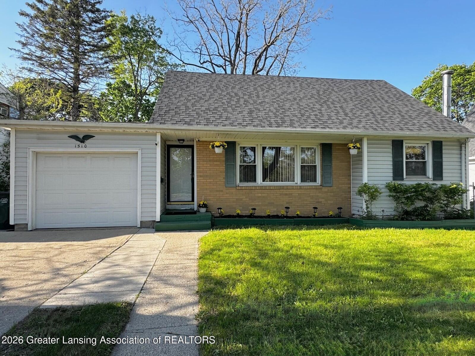 Property Photo: 1510 W Saint Joseph Street MI 48915