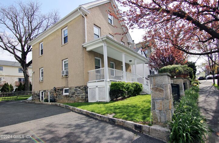 Property Photo:  25 Division Street West 2  CT 06830 