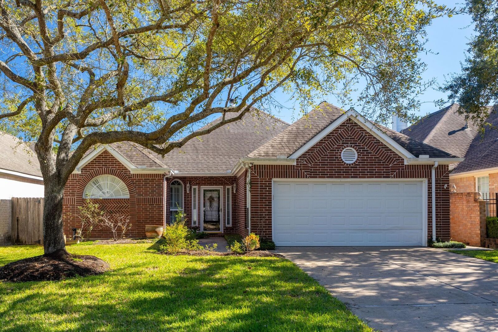 Property Photo: 1907 Emerald Court TX 77094