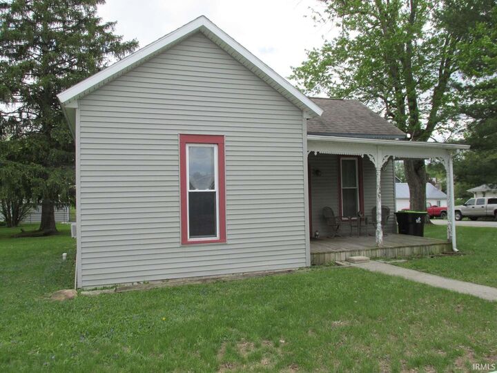 Property Photo:  1006 N Wayne Street  IN 46792 