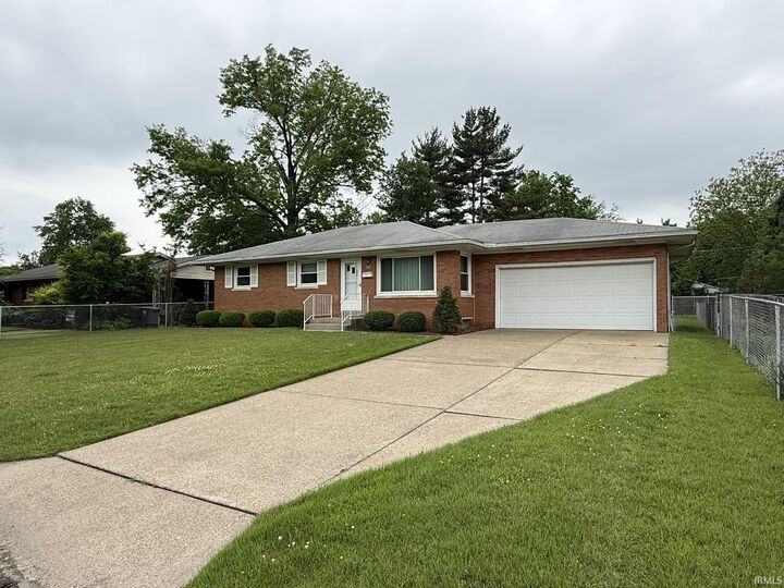 Property Photo:  1914 N Thomas Avenue  IN 47711-4468 