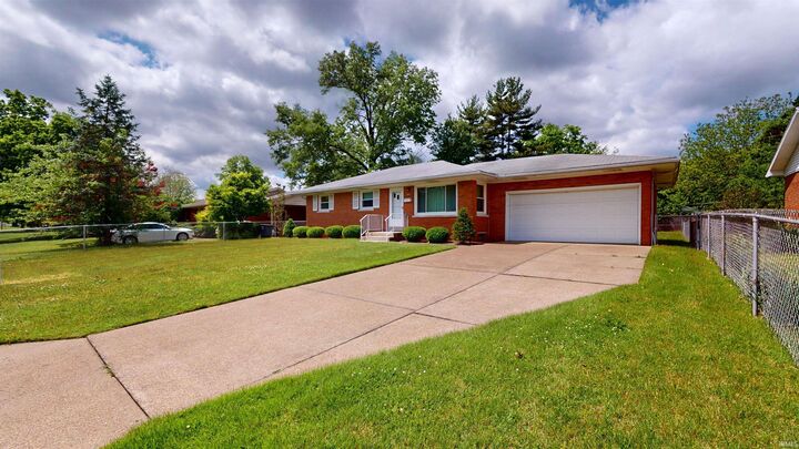 Property Photo:  1914 N Thomas Avenue  IN 47711-4468 