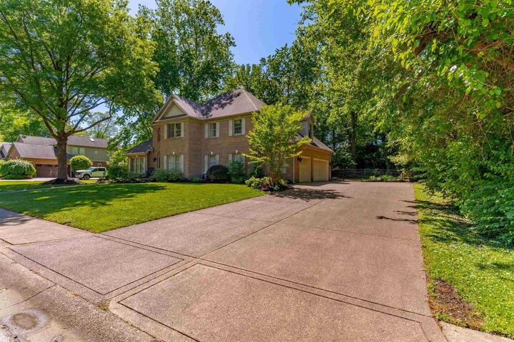 Property Photo:  2200 Eaglewood Drive  IN 47630 