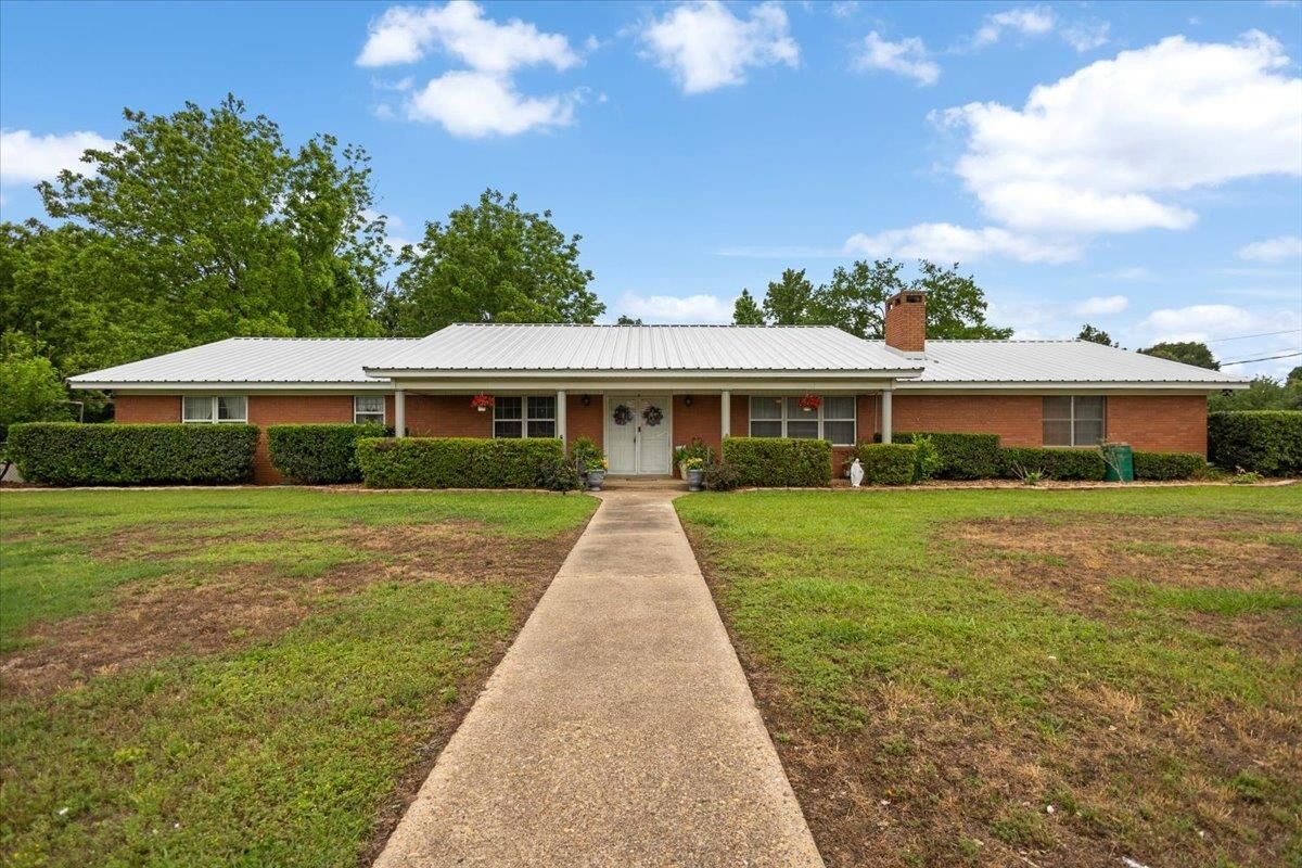 Property Photo:  2606 S US 79  TX 75654 