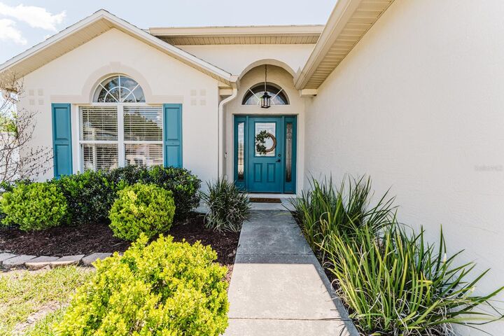 Property Photo:  2043 Corner Tree Court  FL 32820 