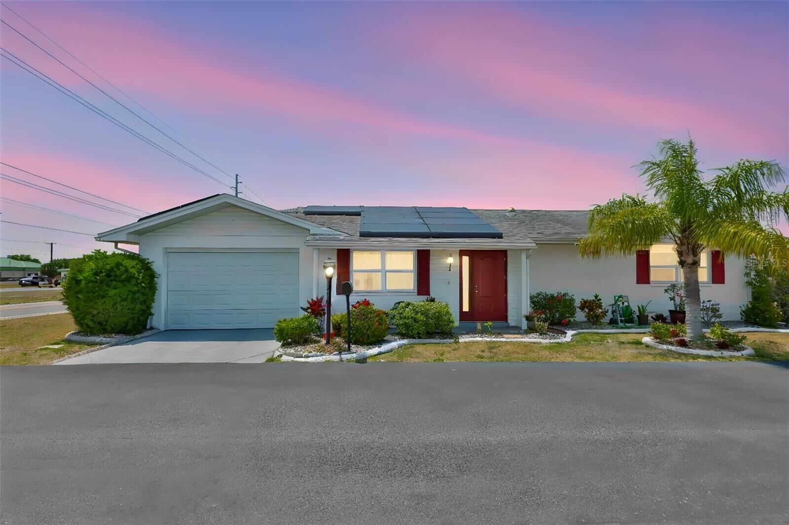 Property Photo:  700 Rutgers Place  FL 33573 
