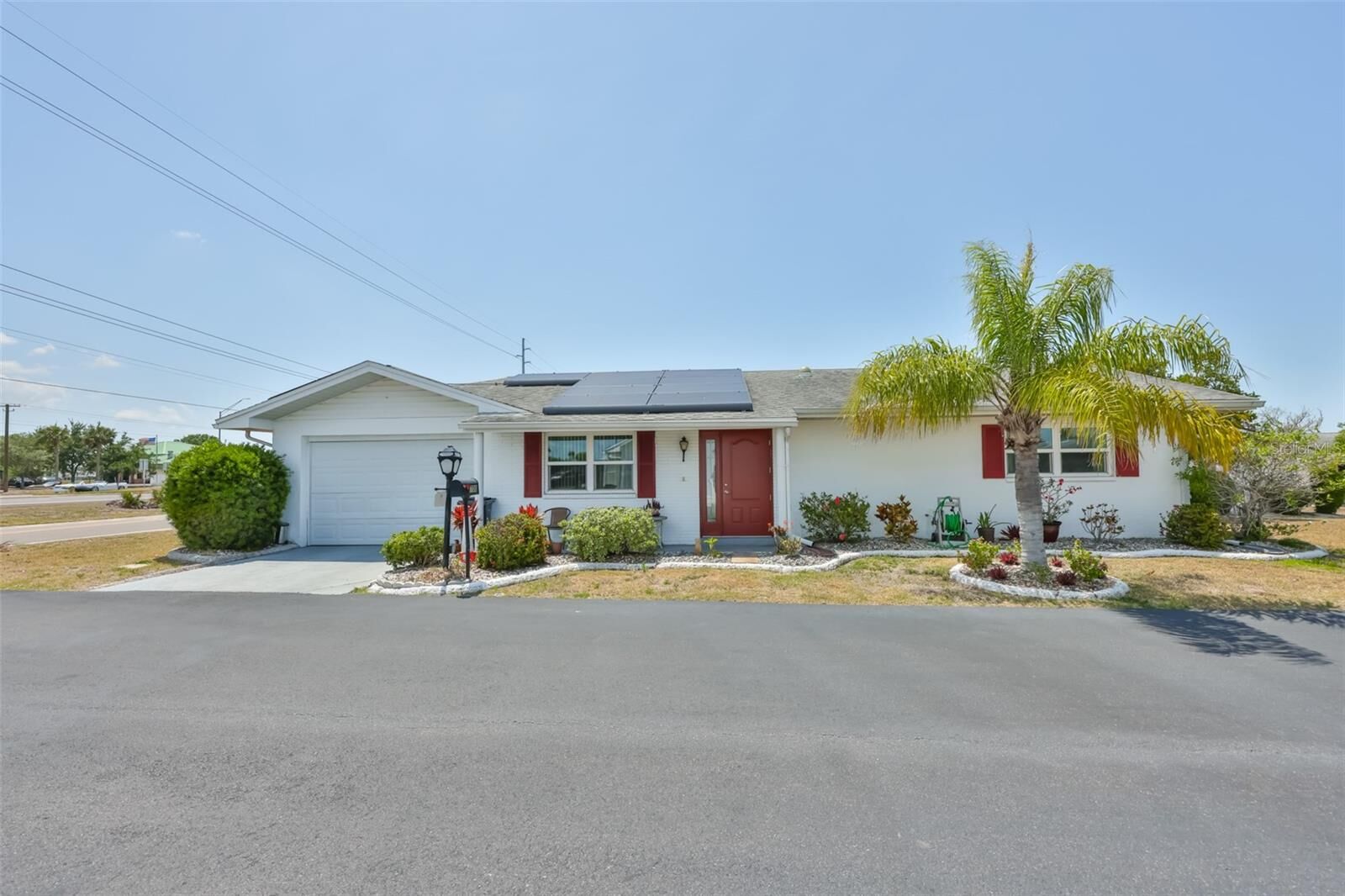 Property Photo: 700 Rutgers Place FL 33573