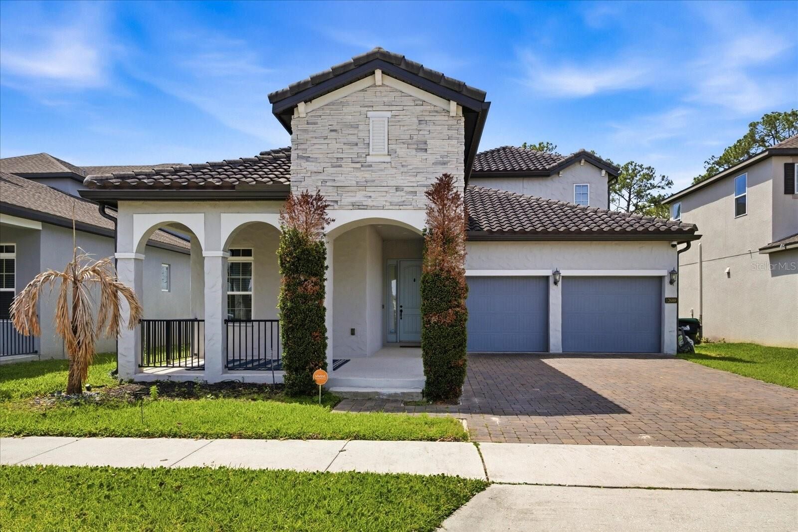 Property Photo: 12688 Salomon Cove Drive FL 34786