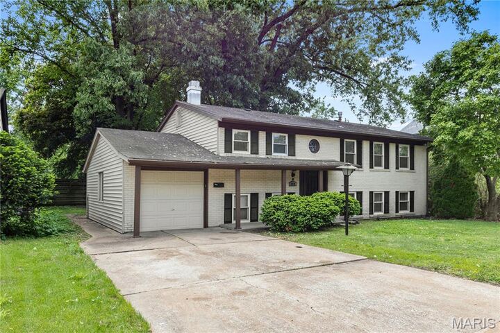Property Photo:  2010 E Humes Lane  MO 63033 