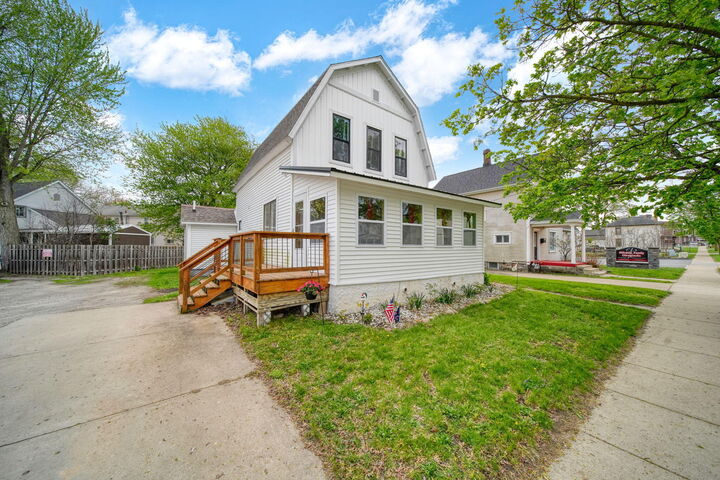 Property Photo:  81 Hillsdale Street  MI 49242 
