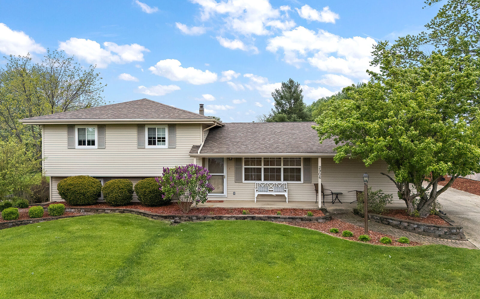 Property Photo:  