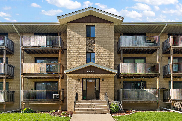Property Photo:  9654 Nottingham Avenue 1C  IL 60415 