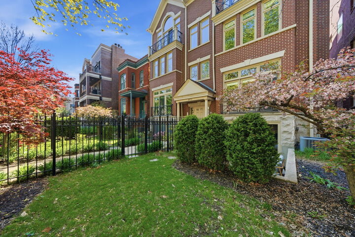 Property Photo:  