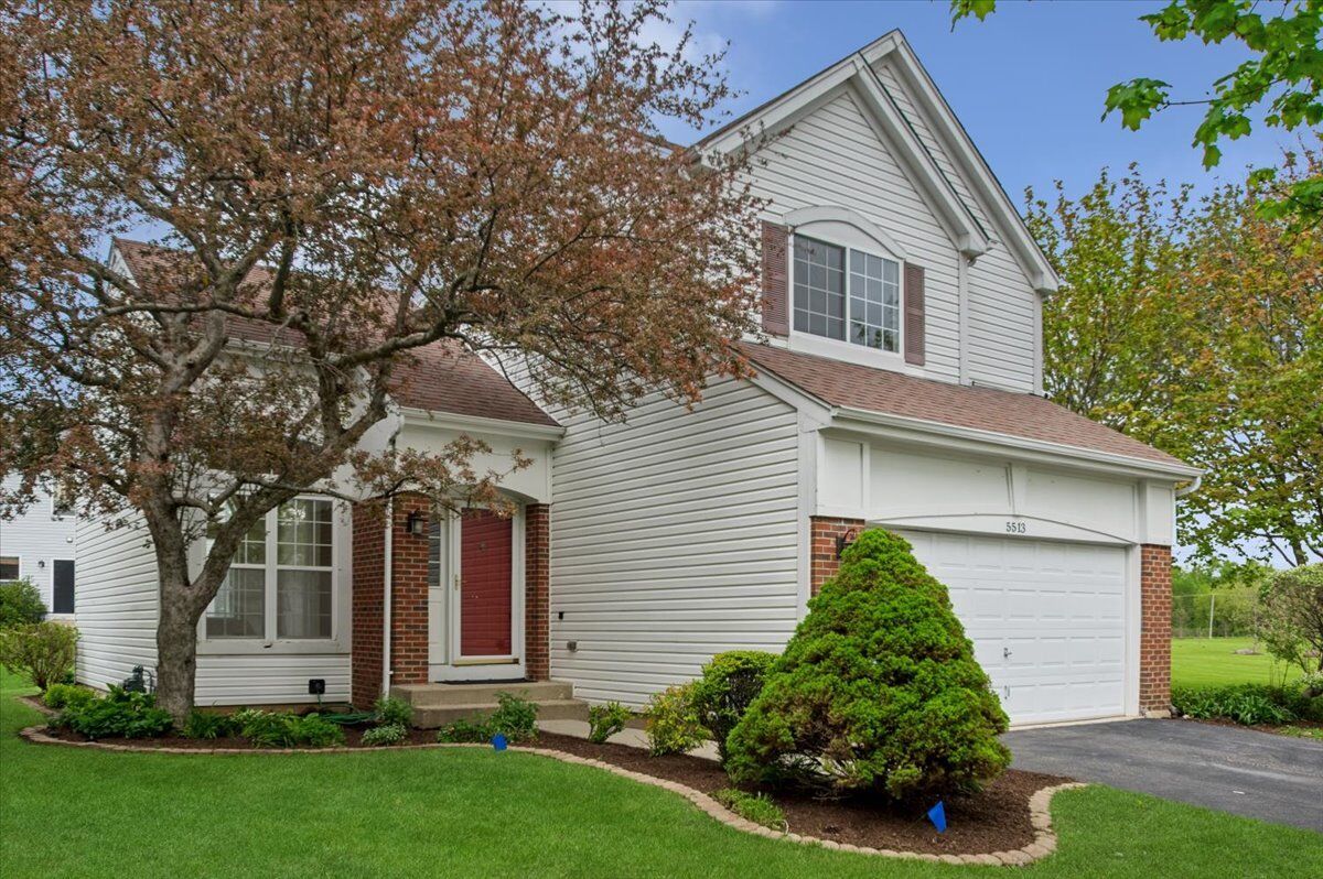 Property Photo:  5513 Chancery Way  IL 60156 