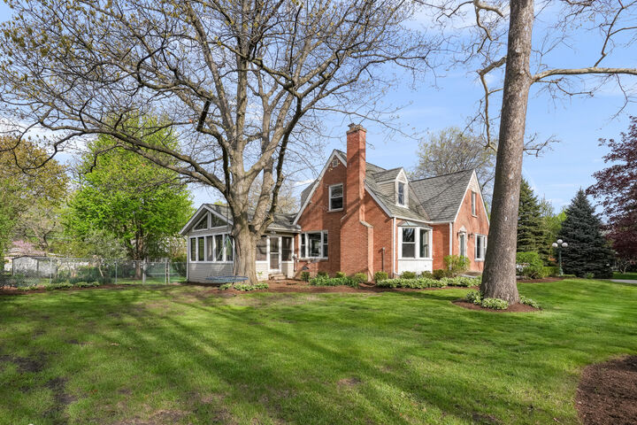 Property Photo:  420 S Oak Street  IL 60143 