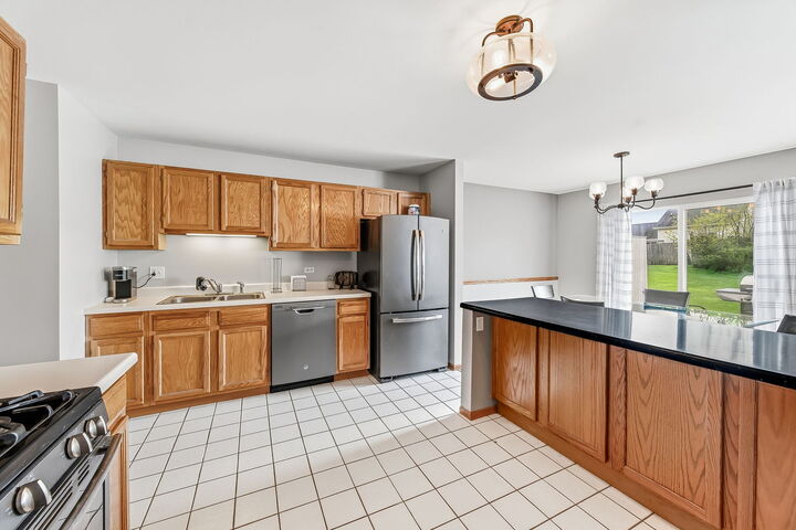 Property Photo:  5613 W Von Avenue C  IL 60449 