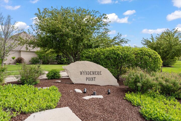 Property Photo: 1404 Wyndemere Point Drive IL 61822
