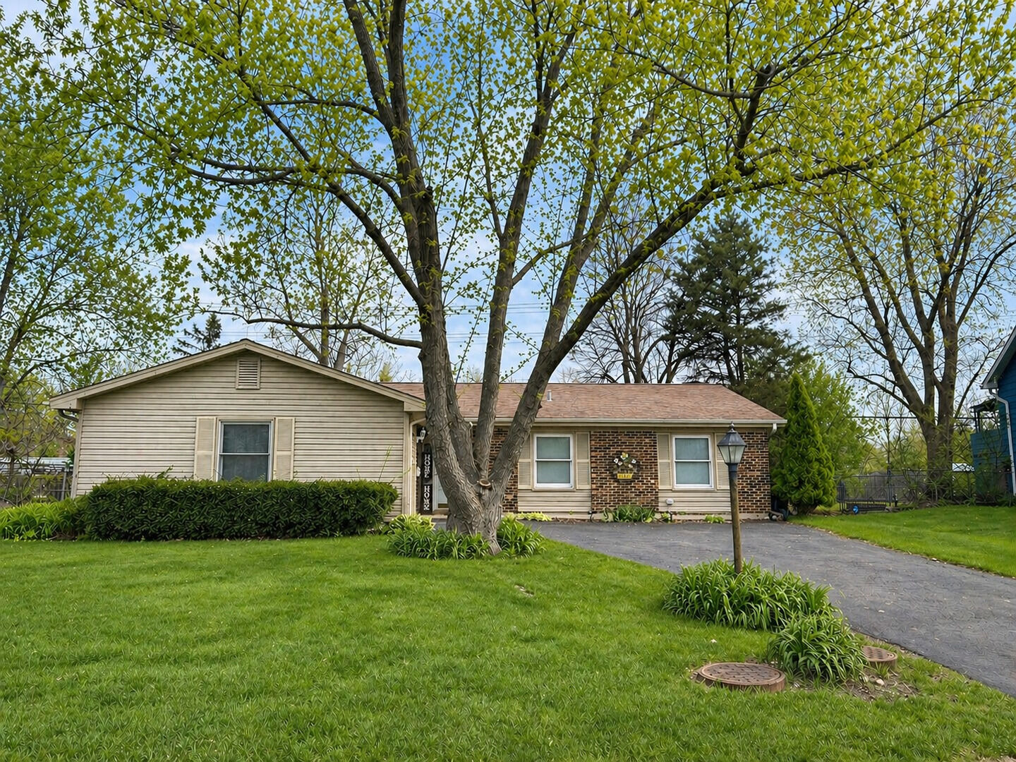 Property Photo: 1120 Brush Hill Lane IL 60047