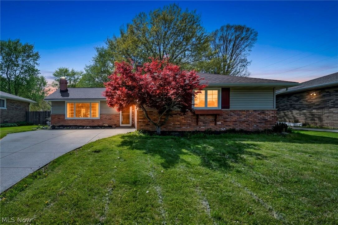 Property Photo:  7850 E Linden Lane  OH 44130 