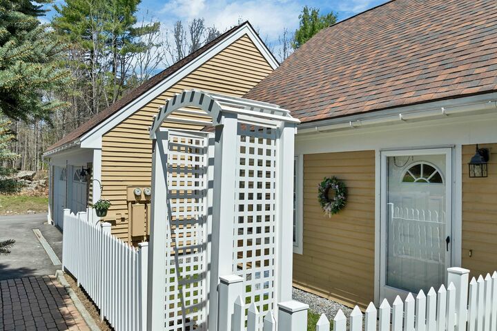 Property Photo:  27 Harvest Lane  NH 03246 
