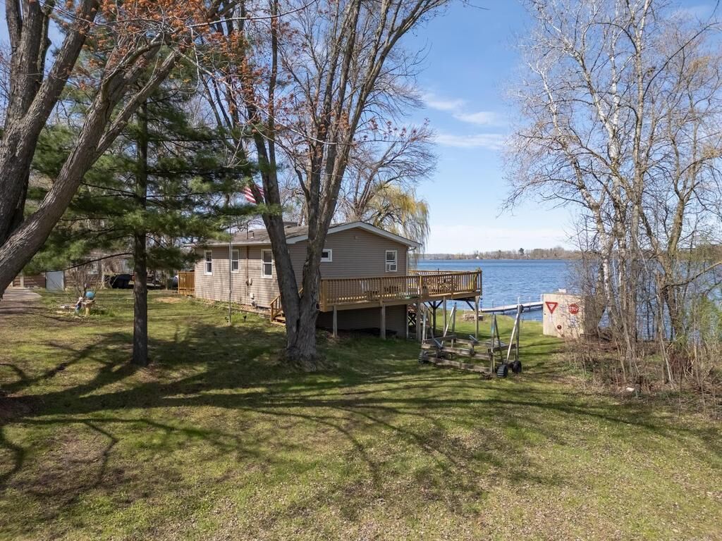 Property Photo:  46649 Cambridge Drive  MN 55080 