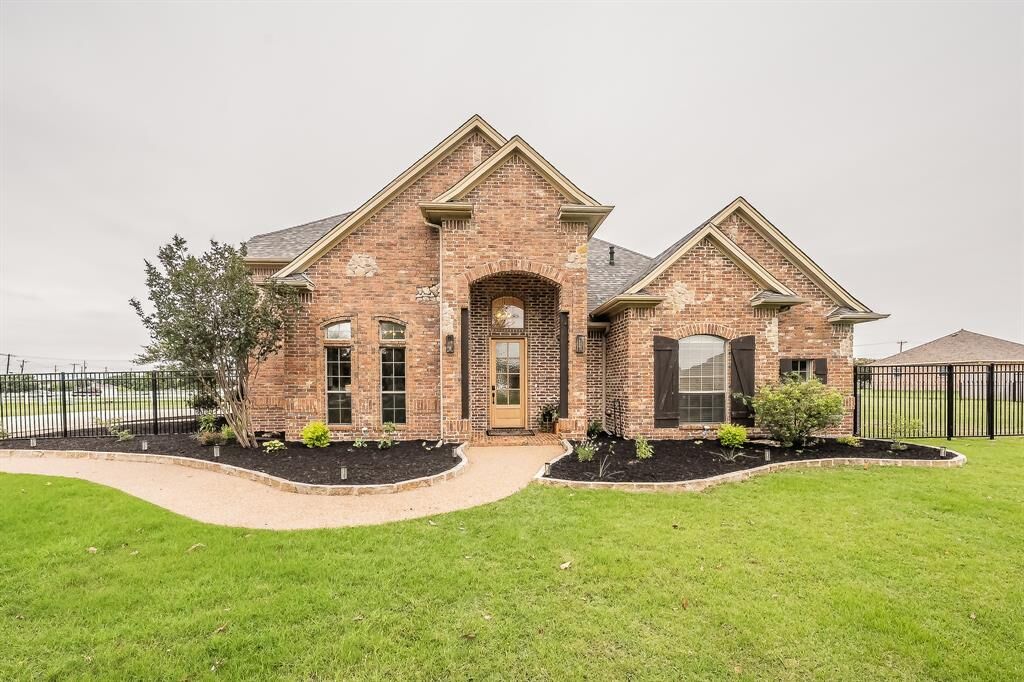 Property Photo:  905 Morton Hill Lane  TX 76052 